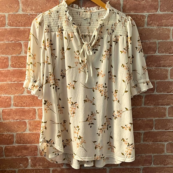 Melloday Floral Smocked Short Sleeve cream blouse - Picture 1 of 9